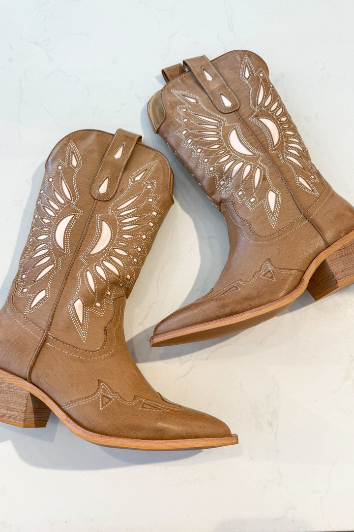 Tan and cream cowboy boots, cowboy boots, tan and white cowboy boots, tan cowboy boots 