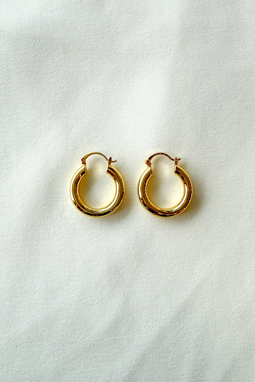 Classic Medium Gold Hoops, Earrings,Hoops, Adeline Boutique,Dallas Boutique, Jewelry, Accessories, Gold Earrings