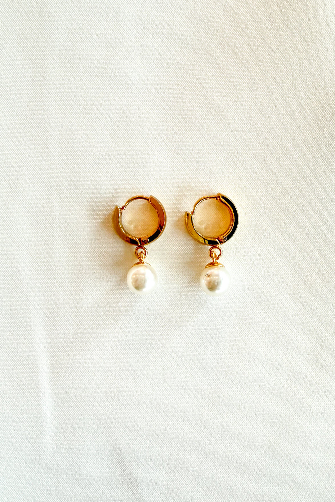 Jax Pearl Huggie, Pearl Earrings, Earrings, Adeline Boutique, Dallas Boutique, Boutique Jewelry