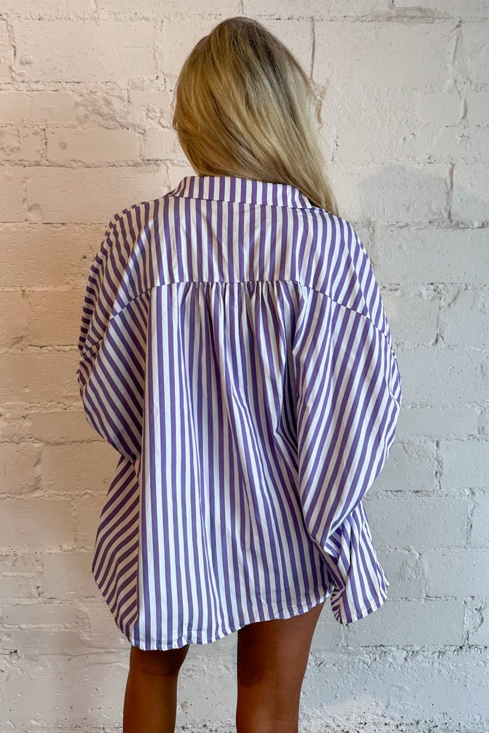 Classic button-down design with a sporty twist
Breathable fabric for comfort throughout the day
Versatile style suitable for various occasions
Easy to dress up or down