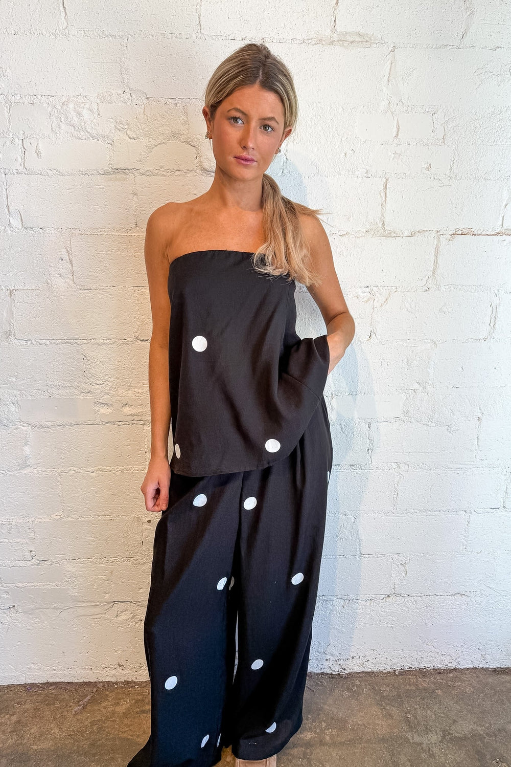 black flowy pant, polka dot pant, flowy pants, polka dot chic pants